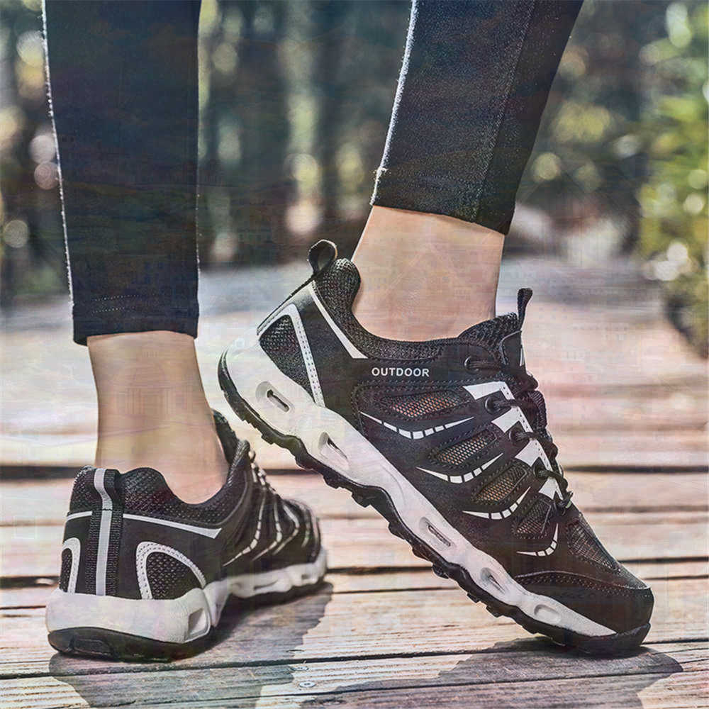 Sumer Round Tip Silver Sneaker - Tech Accessories Brands 评论和价格